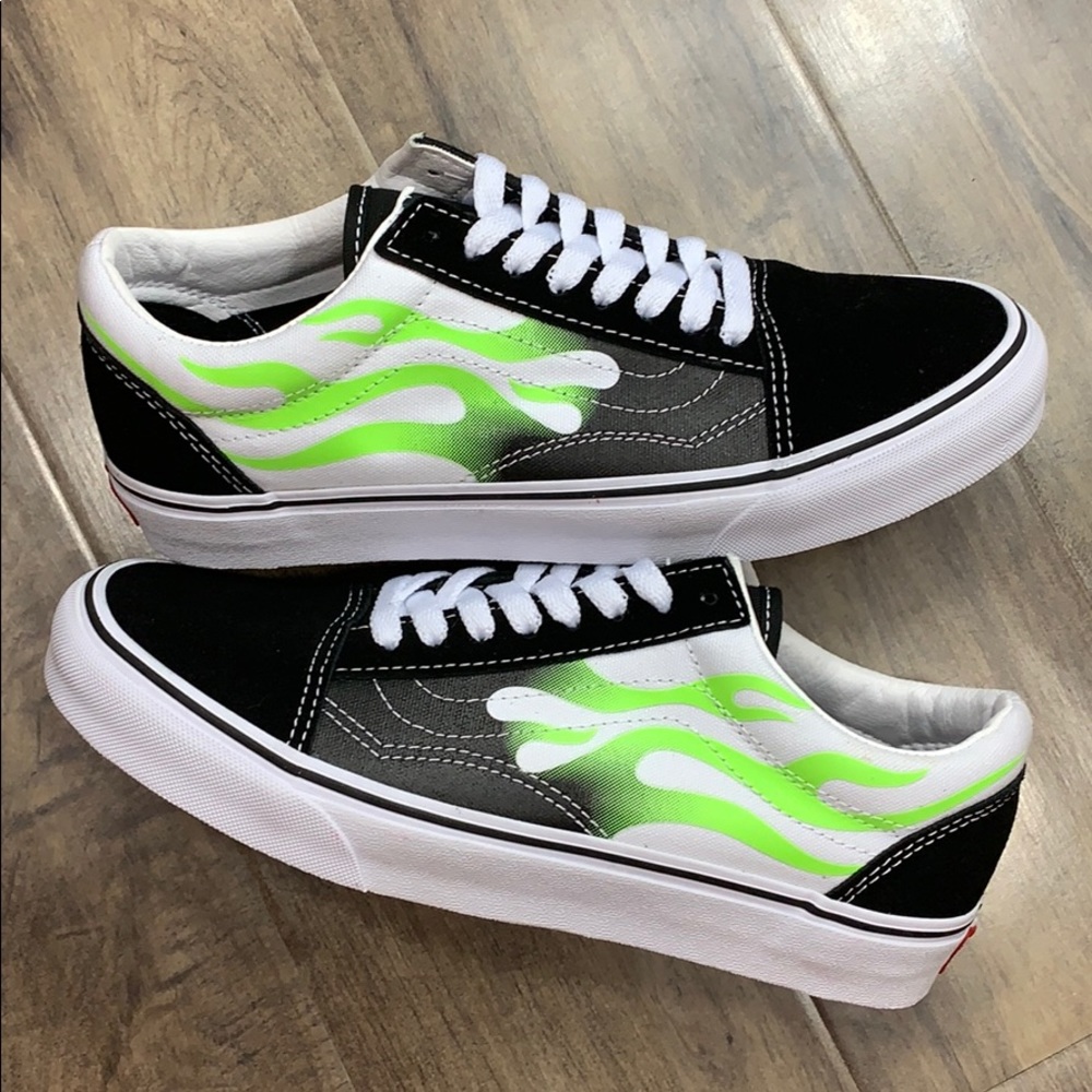 WMNS VANS OLD SKOOL FLAME black/true white